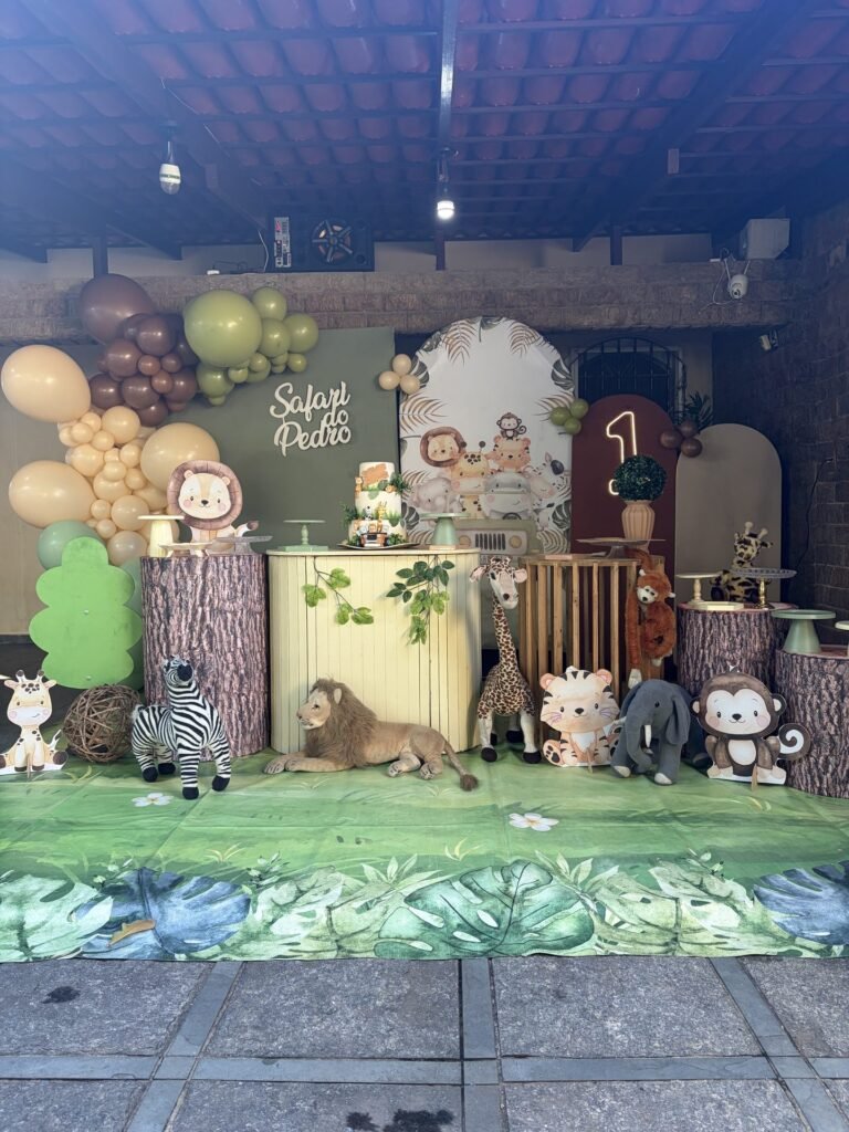 Decoração de festa infantil tema safari com bichinhos